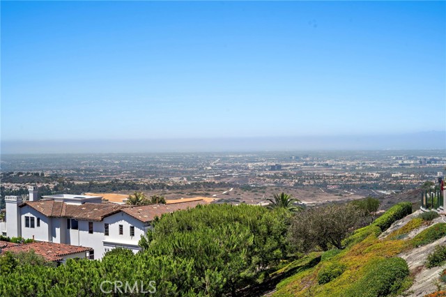 39 Sarteano Dr., Newport Coast CA: https://media.crmls.org/medias/d892122a-d9ef-434c-b426-89888d04c900.jpg