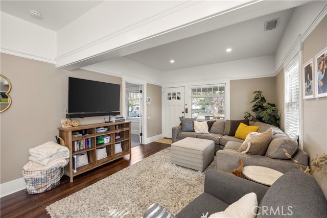 Detail Gallery Image 4 of 42 For 236 W 1st St, San Dimas,  CA 91773 - 3 Beds | 2 Baths