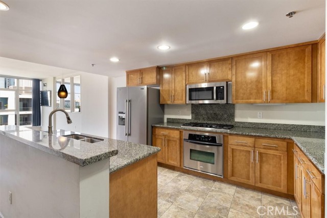 Detail Gallery Image 2 of 65 For 411 W Seaside Way #505,  Long Beach,  CA 90802 - 2 Beds | 2 Baths