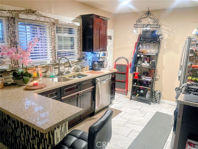 Detail Gallery Image 4 of 25 For 2958 London St, Los Angeles,  CA 90026 - – Beds | – Baths