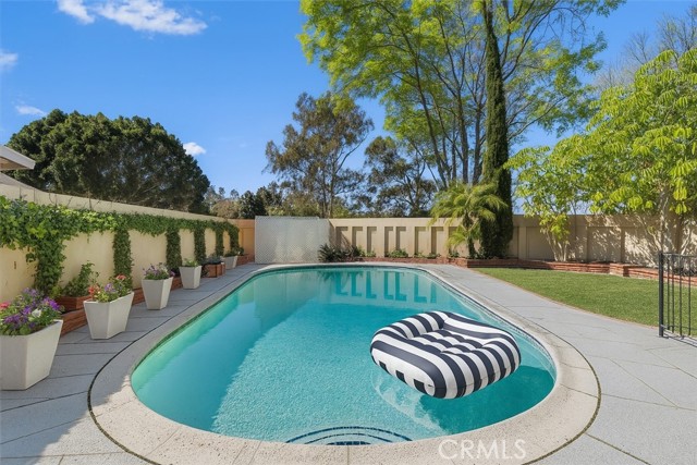54 Encanto Drive, Rolling Hills Estates CA: https://media.crmls.org/medias/d893a7bc-ab1c-4acc-baf2-6147952bede7.jpg
