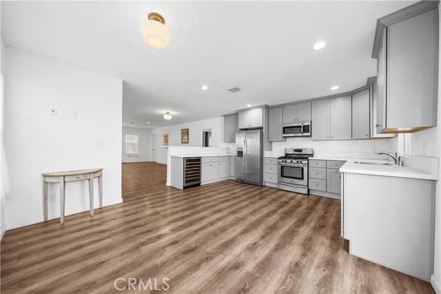 Detail Gallery Image 15 of 49 For 202 Mira Mar Ave, Long Beach,  CA 90803 - 4 Beds | 3 Baths