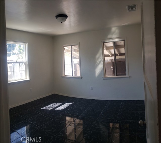 Detail Gallery Image 10 of 16 For 1150 W 7th St, Pomona,  CA 91766 - 3 Beds | 1 Baths