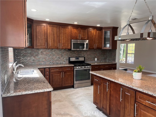 Detail Gallery Image 5 of 25 For 935 N 1st, Upland,  CA 91786 - 3 Beds | 2 Baths