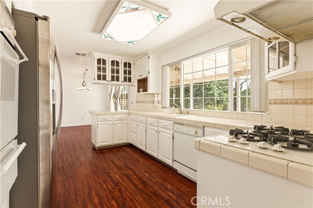 Detail Gallery Image 8 of 32 For 15846 Plummer St, North Hills,  CA 91343 - 4 Beds | 2/1 Baths