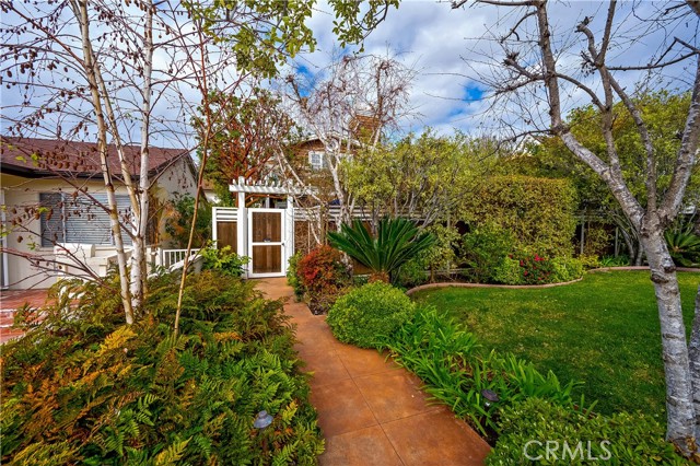 334 Locust Street, Laguna Beach CA: https://media.crmls.org/medias/d896611f-5678-4666-b98d-f7800ba00283.jpg