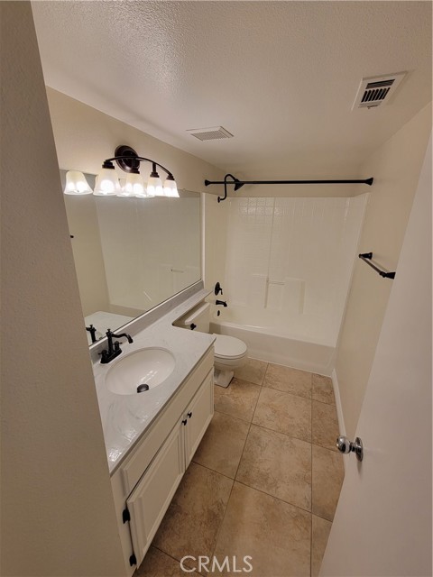 Detail Gallery Image 26 of 43 For 682 Azure Ln #1,  Corona,  CA 92879 - 3 Beds | 2 Baths