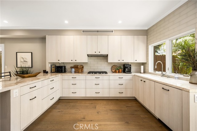 271 Prospect Avenue, Long Beach CA: https://media.crmls.org/medias/d896ccae-1640-408b-aab3-77257393c567.jpg