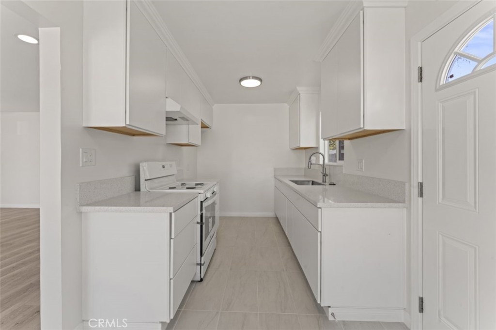 https://media.crmls.org/medias/d8975b09-6615-40f0-8d57-0a2537ca890e.jpg?preset=X-Large