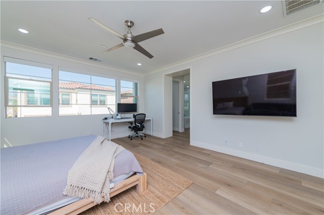 53 Lunar, Irvine CA: https://media.crmls.org/medias/d898412c-e502-434a-a9d4-2f9a36adf71b.jpg