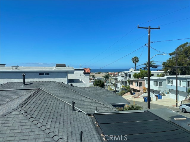 Detail Gallery Image 3 of 4 For 1002 3rd St, Hermosa Beach,  CA 90254 - 4 Beds | 3/1 Baths