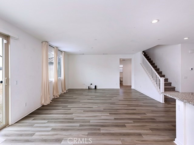 https://media.crmls.org/medias/d89879b5-82ee-4a0b-a293-e7917526caa9.jpg?preset=X-Large