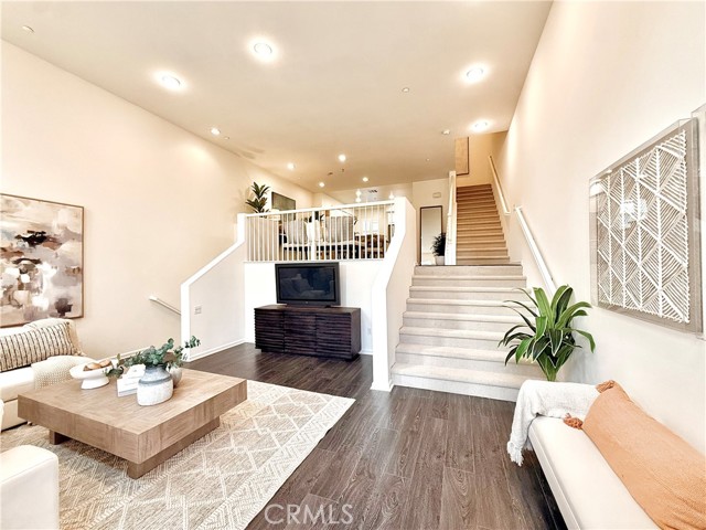Detail Gallery Image 10 of 42 For 5547 Strand #103,  Hawthorne,  CA 90250 - 2 Beds | 3 Baths