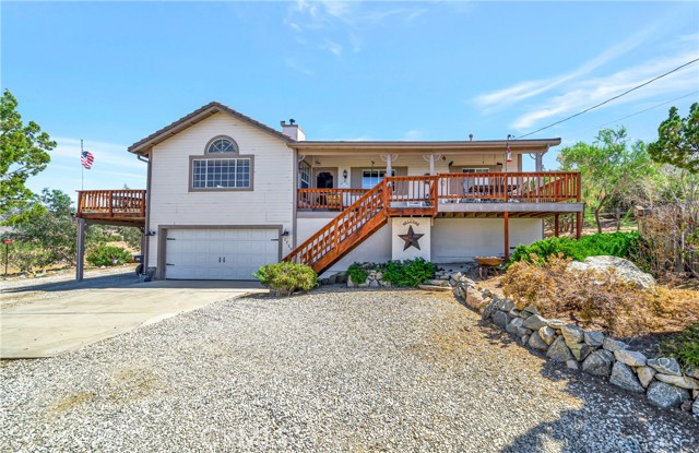 11720 Honeybee Lane, Juniper Hills CA: https://media.crmls.org/medias/d8997824-d7ce-484f-a73f-03969ba28431.jpg