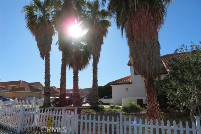 Detail Gallery Image 12 of 16 For 435 Questa Ct, Palmdale,  CA 93551 - 5 Beds | 3 Baths