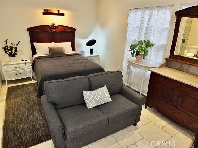Detail Gallery Image 41 of 71 For 89 Rivo Alto Canal, Long Beach,  CA 90803 - 5 Beds | 3/1 Baths