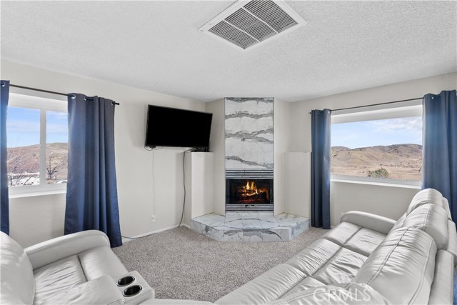 Detail Gallery Image 8 of 30 For 14310 Hardtree Dr, Lake Hughes,  CA 93532 - 3 Beds | 2/1 Baths