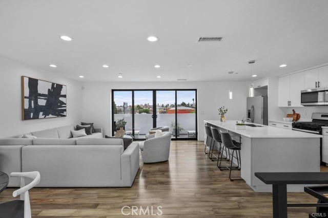 Detail Gallery Image 18 of 25 For 4136 1/2 Normal Ave #1/2,  Los Angeles,  CA 90029 - 2 Beds | 2 Baths