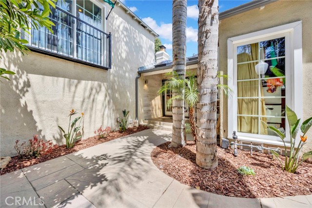 Detail Gallery Image 13 of 43 For 3374 Floyd, Los Angeles,  CA 90068 - 3 Beds | 2 Baths