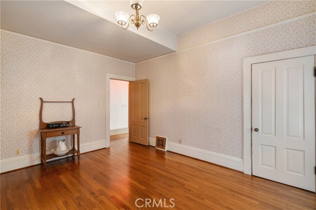 211 E Virginia Avenue, Glendora CA: https://media.crmls.org/medias/d89dd6ff-1ce8-4da8-8159-c8f51f7b18bf.jpg