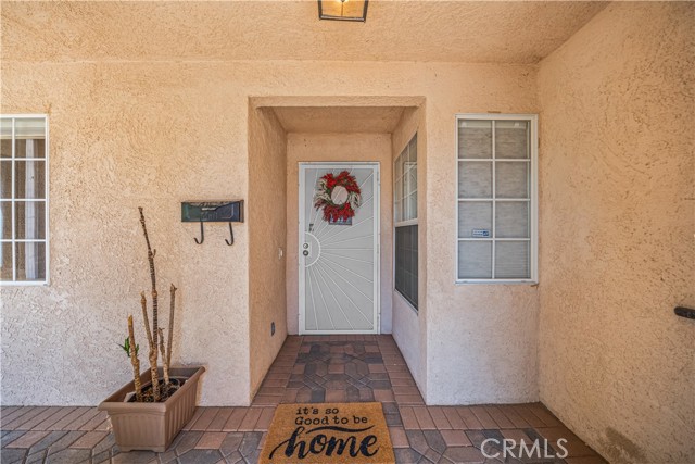 12994 High Vista st, Victorville CA: https://media.crmls.org/medias/d89e1962-f099-4e3a-bc43-0fc3416f6b9b.jpg