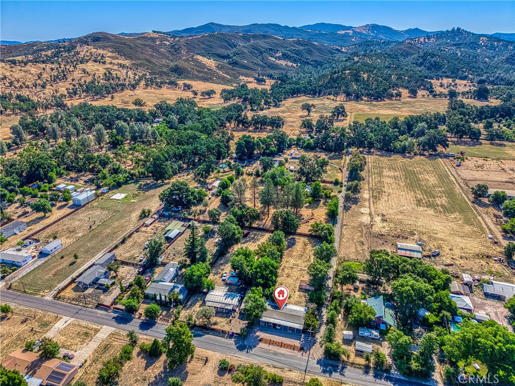 https://media.crmls.org/medias/d89e782e-9834-41de-958d-3b7b9b272355.jpg?preset=X-Large