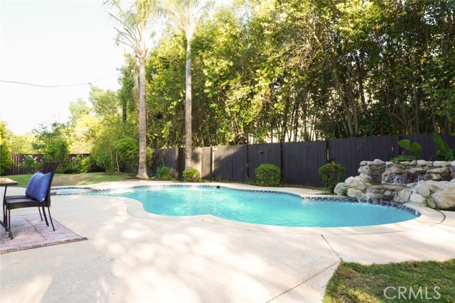 23242 Burbank Boulevard, Woodland Hills CA: https://media.crmls.org/medias/d89eb493-783e-4e7b-9e7d-b57164f39fc4.jpg