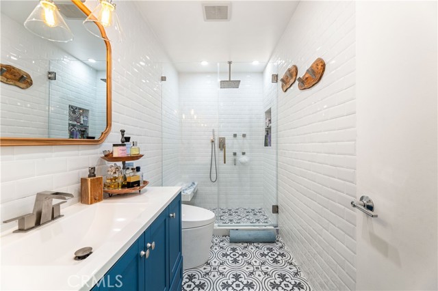 Detail Gallery Image 23 of 52 For 18146 Oxnard #48,  Tarzana,  CA 91356 - 3 Beds | 2/1 Baths