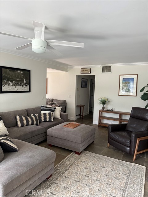 Detail Gallery Image 9 of 19 For 2522 University, Newport Beach,  CA 92660 - 2 Beds | 2 Baths