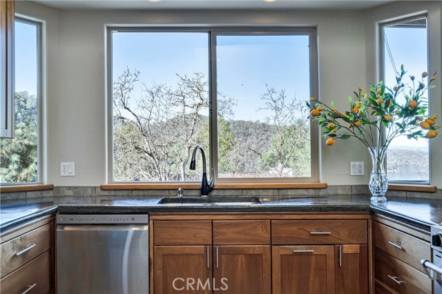 3420 Bergeson Court, Kelseyville CA: https://media.crmls.org/medias/d89fbbb5-0a50-4f76-8743-2c31c7070438.jpg