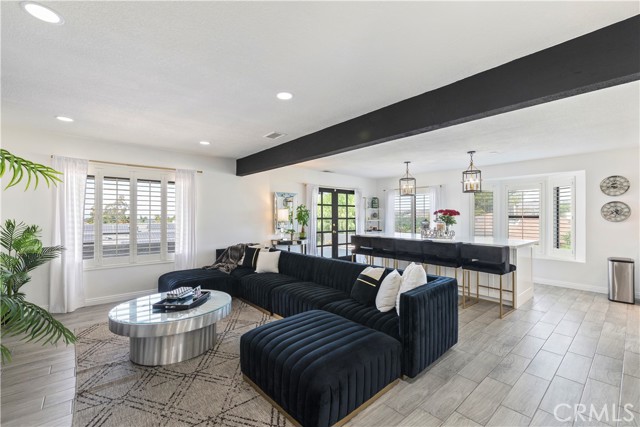 Detail Gallery Image 6 of 24 For 14272 Laurel Dr, Riverside,  CA 92503 - 3 Beds | 2/1 Baths