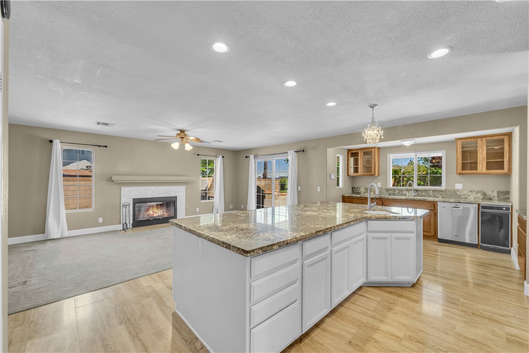 Detail Gallery Image 15 of 58 For 42050 Jenny Ln, Lancaster,  CA 93536 - 4 Beds | 2/1 Baths