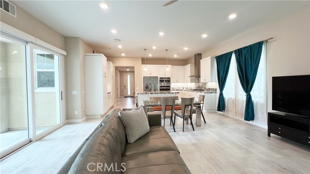102 Sculpture, Irvine CA: https://media.crmls.org/medias/d8a38404-a333-4cd3-a2a9-45ce168bf9ac.jpg