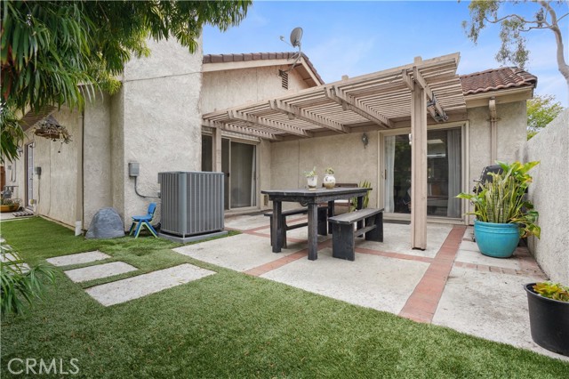 1027 W Rainbow Falls Way, Orange CA: https://media.crmls.org/medias/d8a42389-8dff-46b9-9d00-c3a2eac6eda4.jpg