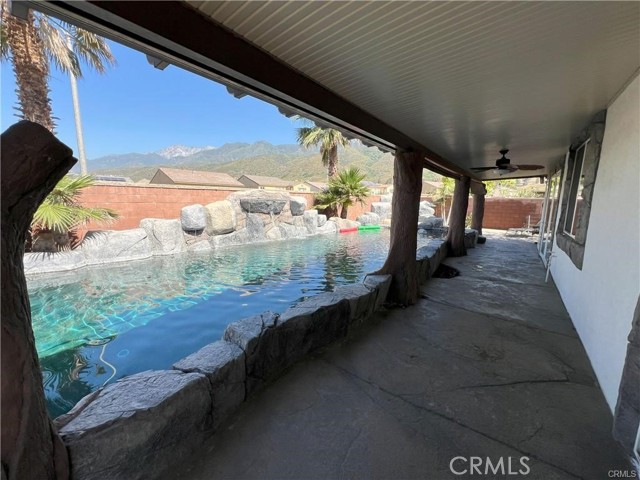 4866 Stoneglen Avenue, Fontana CA: https://media.crmls.org/medias/d8a5938d-960d-4471-9041-1707123216fb.jpg