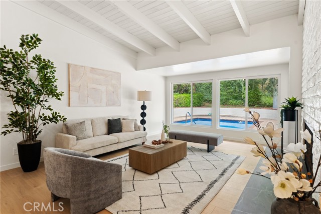 20217 Wells Drive, Woodland Hills CA: https://media.crmls.org/medias/d8a5bb3a-9712-4c9d-b962-1e326aee783d.jpg