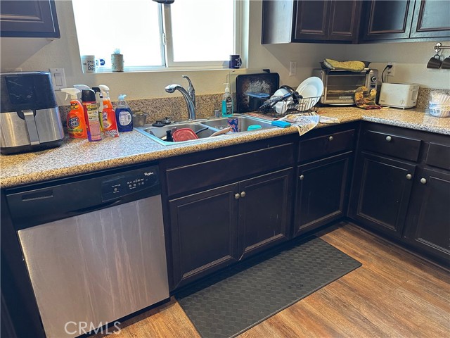 Detail Gallery Image 6 of 8 For 22436 Canal Cir, Grand Terrace,  CA 92313 - 3 Beds | 2/1 Baths