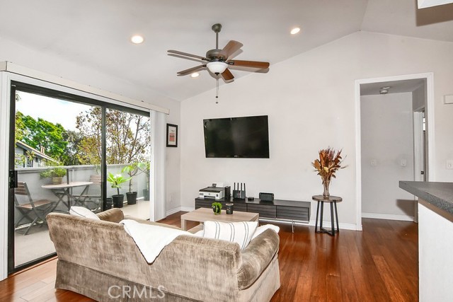 887 W 34th, Long Beach CA: https://media.crmls.org/medias/d8a5d2d5-1b78-47d1-8573-921c2fe6c0f2.jpg