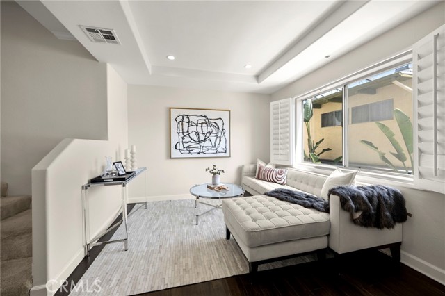 Detail Gallery Image 13 of 32 For 12919 Bloomfield St #1,  Studio City,  CA 91604 - 3 Beds | 3 Baths