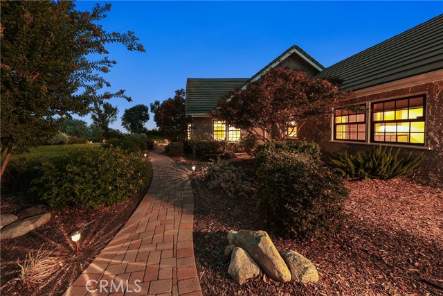 2501 Cliff Road, Upland CA: https://media.crmls.org/medias/d8a62073-cbcc-4a48-8d09-cf690476bf70.jpg