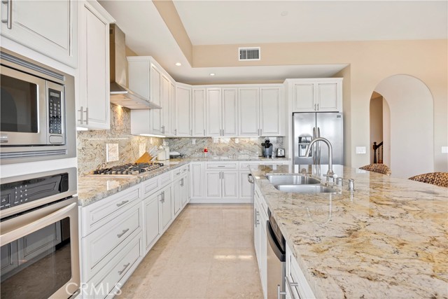 556 Via Pueblo, Riverside CA: https://media.crmls.org/medias/d8a6b0af-c132-487b-9086-cb435a6ec37c.jpg