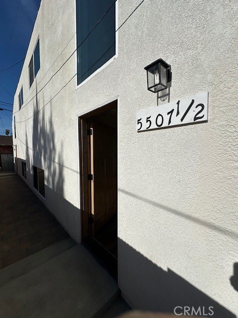 5507 S Manhattan Place, Los Angeles CA: https://media.crmls.org/medias/d8a820e6-68b0-49bf-a1da-8f45b708a83b.jpg