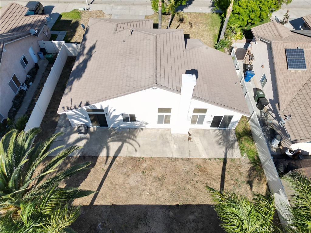 https://media.crmls.org/medias/d8a948d1-d2b5-4718-9e84-d7b465b870c5.jpg?preset=X-Large