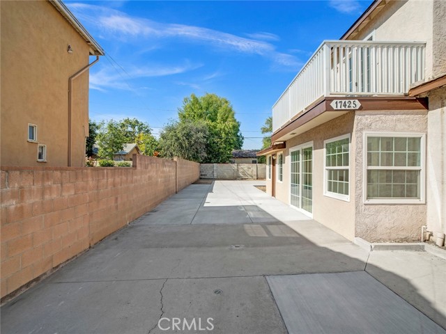 17425 Los Alimos Street, Granada Hills CA: https://media.crmls.org/medias/d8a94b16-776d-4255-a1c6-b20a3f74855f.jpg