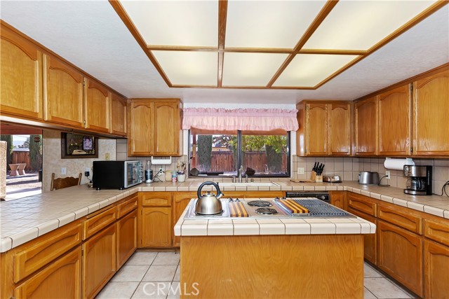 Detail Gallery Image 10 of 47 For 20407 Eyota Ln, Apple Valley,  CA 92308 - 3 Beds | 2 Baths