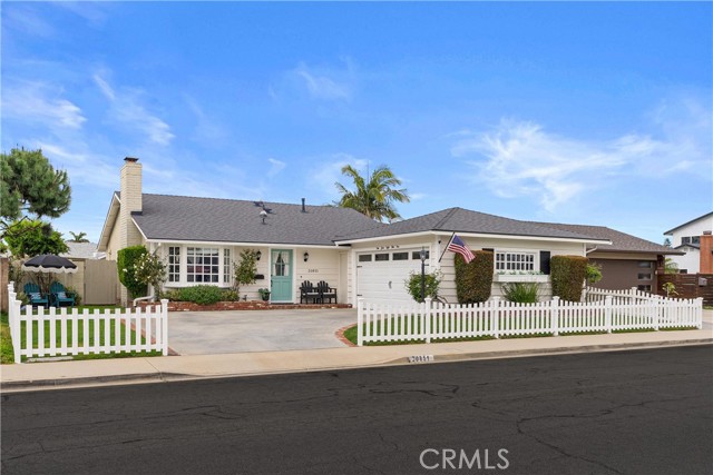 Detail Gallery Image 2 of 38 For 20851 Lancelot Ln, Huntington Beach,  CA 92646 - 4 Beds | 2 Baths