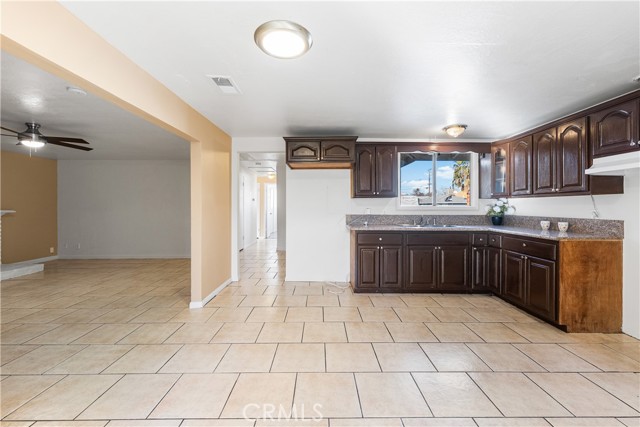 Detail Gallery Image 11 of 40 For 1252 E Avenue R6, Palmdale,  CA 93550 - 3 Beds | 1 Baths