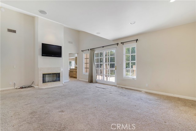 Detail Gallery Image 12 of 33 For 4525 Vista De Oro Ave, Woodland Hills,  CA 91364 - 5 Beds | 4/2 Baths