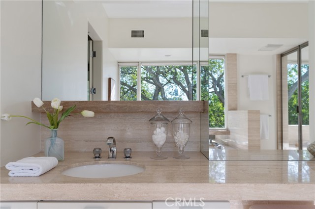 Detail Gallery Image 10 of 27 For 1436 Summitridge Dr, Beverly Hills,  CA 90210 - 4 Beds | 5/1 Baths