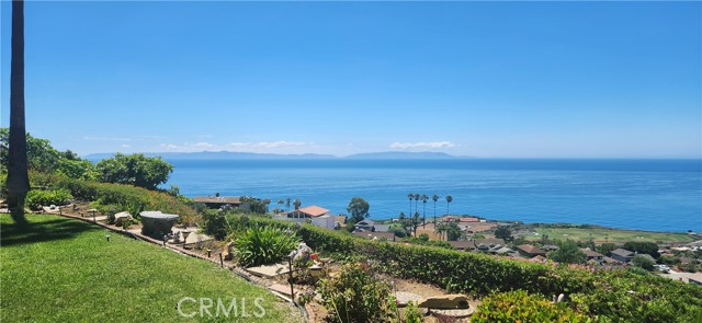 From the backyard looking South you have open ocean and Catalina Island.